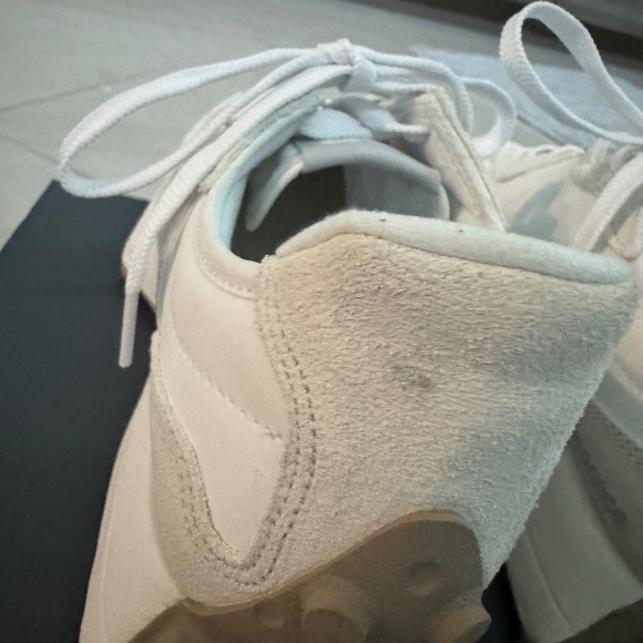 New Balance Women's 327-size 9-white/grey-NIB - Picture 4 of 7